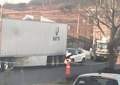 Muere conductor tras impactarse contra la parte trasera de un tractocamión en Fraccionamiento Viñedos