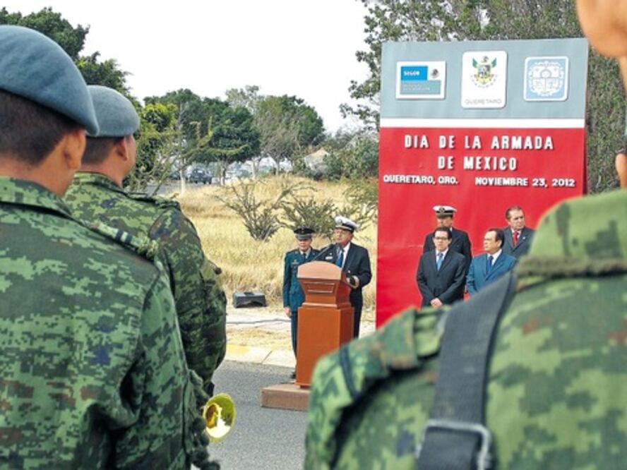 Militares festejan Día de la Armada 