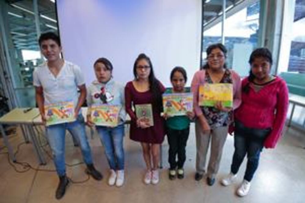 Presentan libro de cuentos hñöñhö