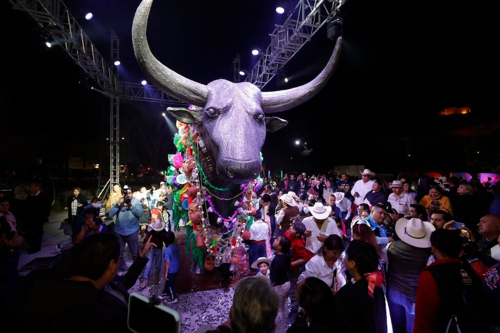 Celebran con estatua al Buey en Corregidora; animal emblemático de las fiestas de El Pueblito