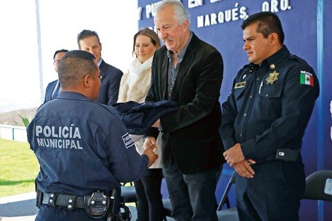 Equipan a policías de El Marqués