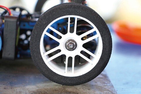 ¡En sus controles, listos... fuera!