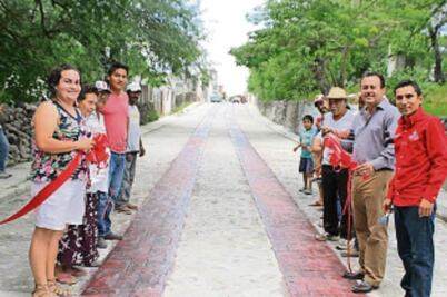 Rehabilitan calles en Arroyo