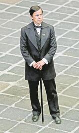 “Desnudan” al héroe en tv