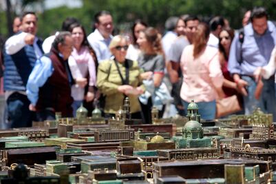 Devela MAV obra de bronce de monumentos históricos