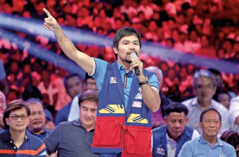 Manny se disculpa con gays