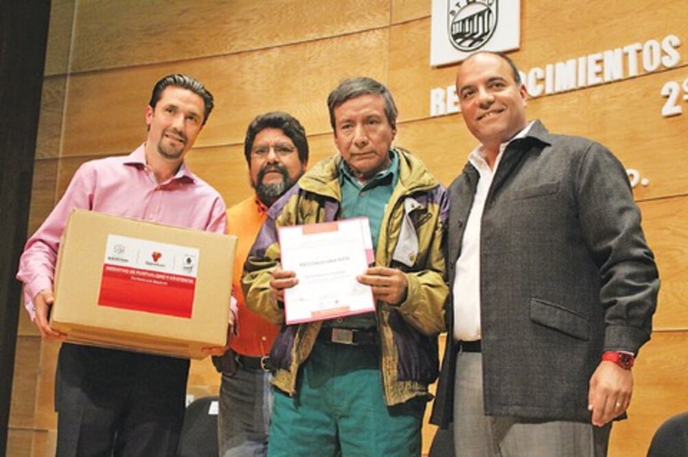 Reconocen a 200 trabajadores