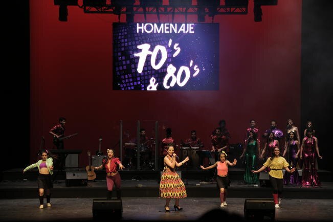 Con su actuación, los miembros Centro Universitario de Estudios Musicales de Querétaro trasladaron al público a otra época. (FOTOS: GONZALO IBAÑEZ. EL UNIVERSAL)