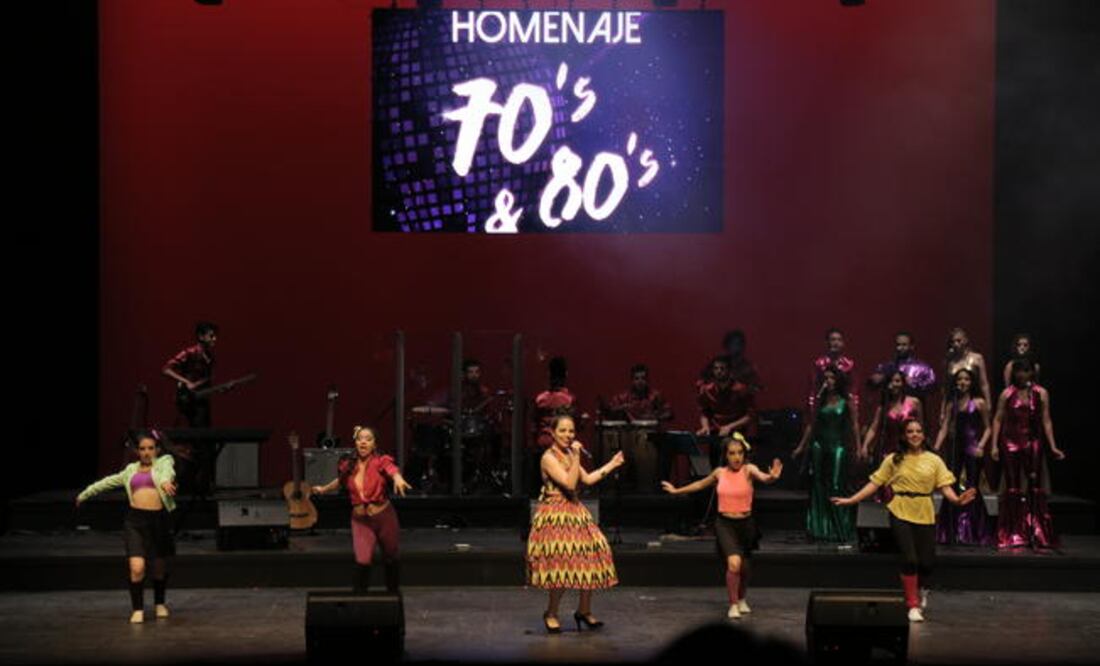 Con su actuación, los miembros Centro Universitario de Estudios Musicales de Querétaro trasladaron al público a otra época. (FOTOS: GONZALO IBAÑEZ. EL UNIVERSAL)