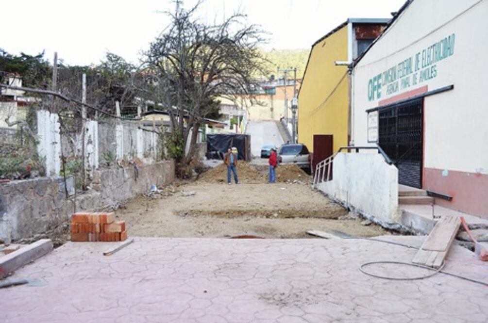 Supervisa alcalde obras en Pinal