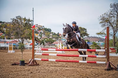 Disfrutan primer torneo ecuestre