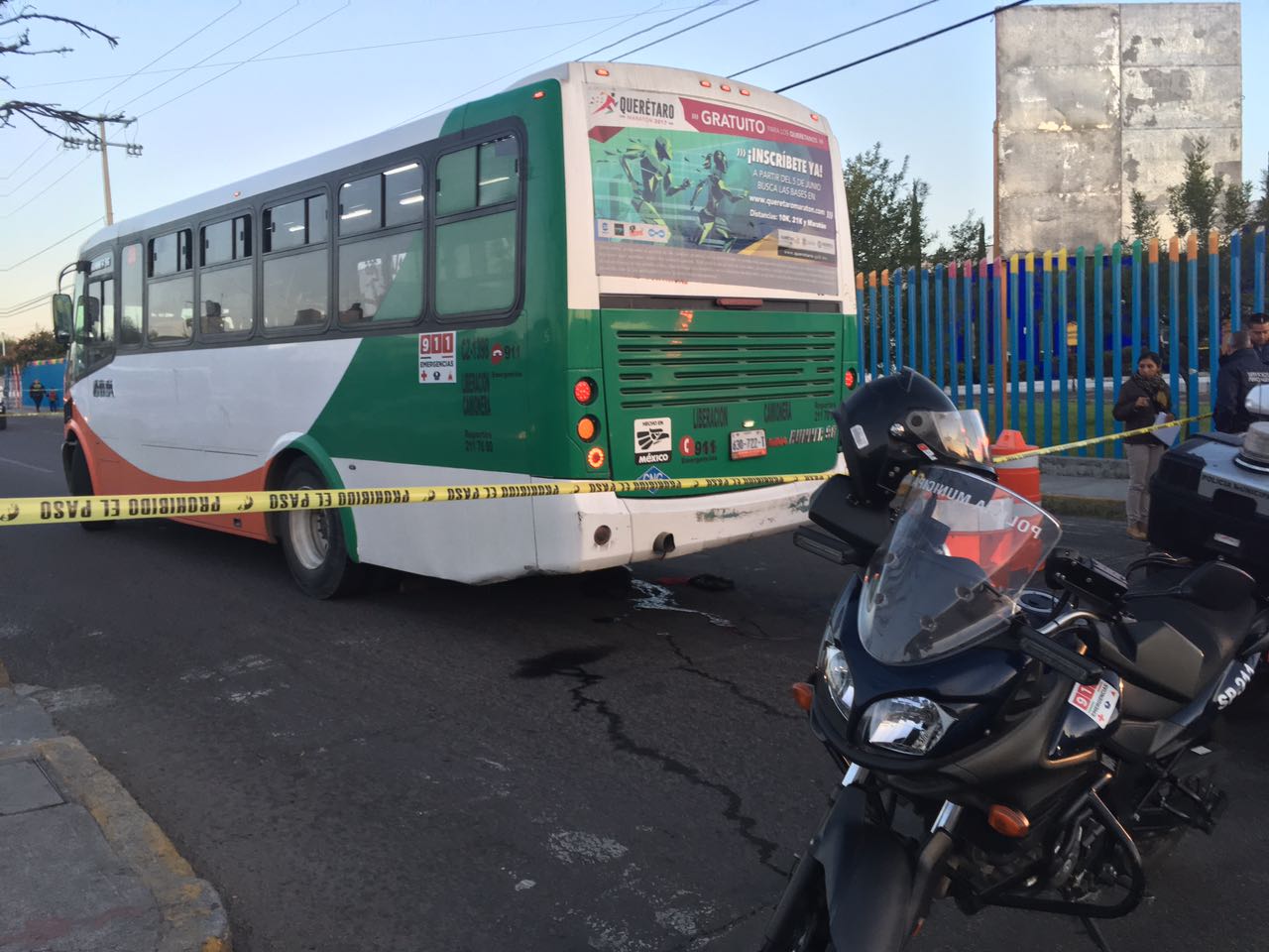 Camión atropella y mata a mujer