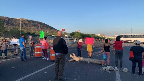 Este lunes, hay bloqueos en el Anillo Vial Fray Junípero Serra, en el municipio de Querétaro