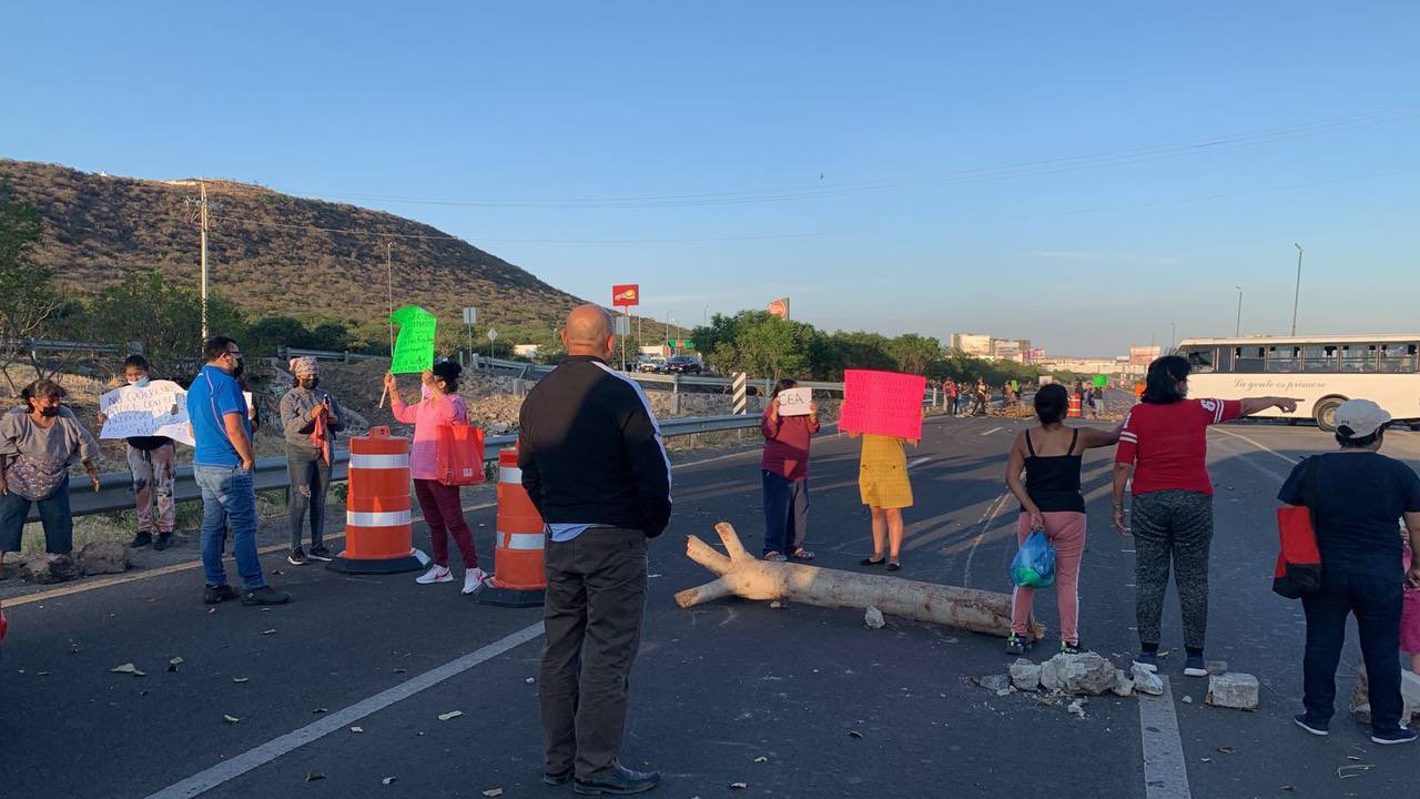 Este lunes, hay bloqueos en el Anillo Vial Fray Junípero Serra, en el municipio de Querétaro