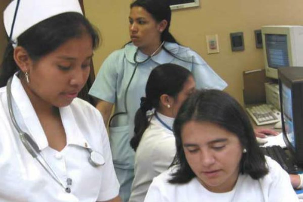 Gestionan 100 plazas para enfermeras