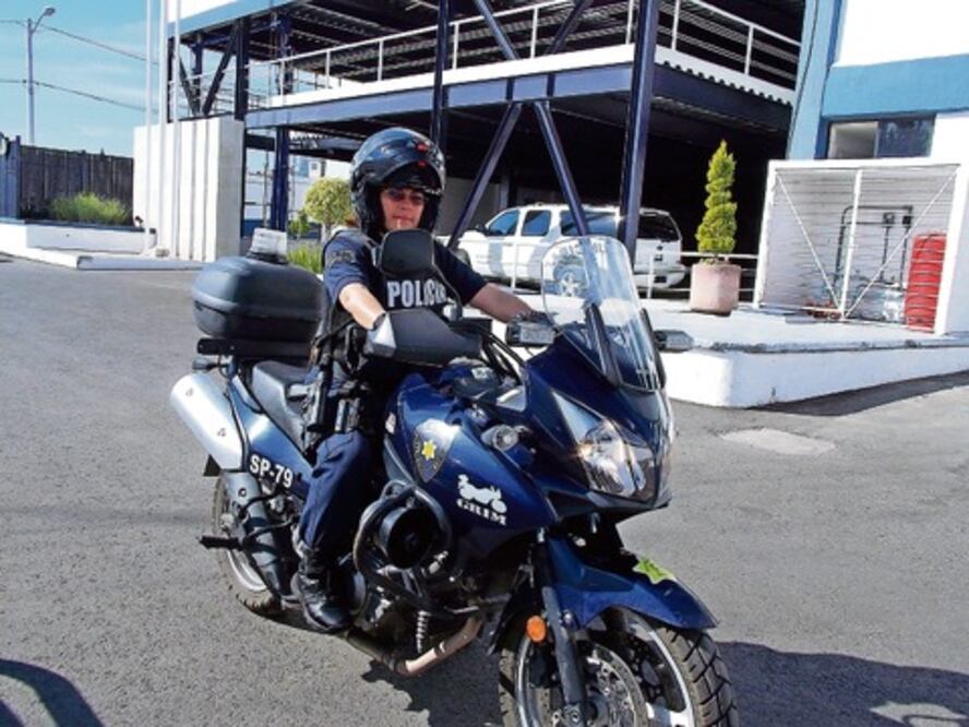 Vigilar en moto, su gran pasión