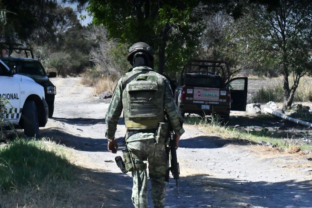 FGR asegura cerca de 60 mil litros de presunto hidrocarburo en cateo realizado en El Marqués