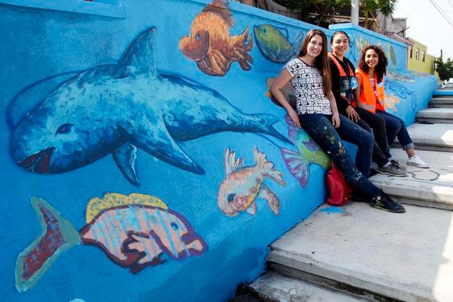 Dan color y vida a las calles de la colonia Menchaca II