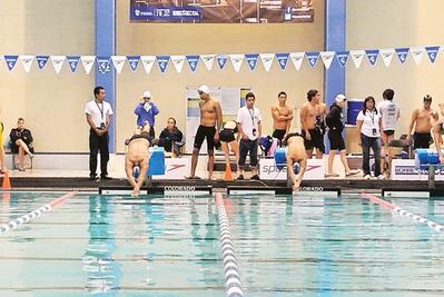 Sobresaliente actuación en natación