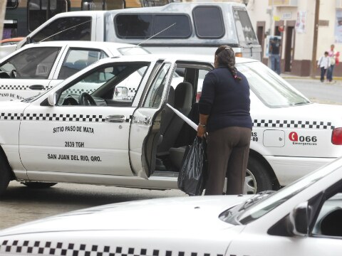 Taxistas mixtos invaden SJR