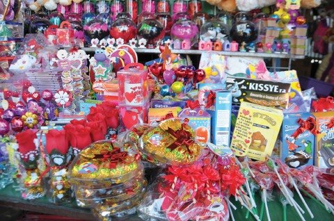 Celebre el día del amor, pero cuide su cartera
