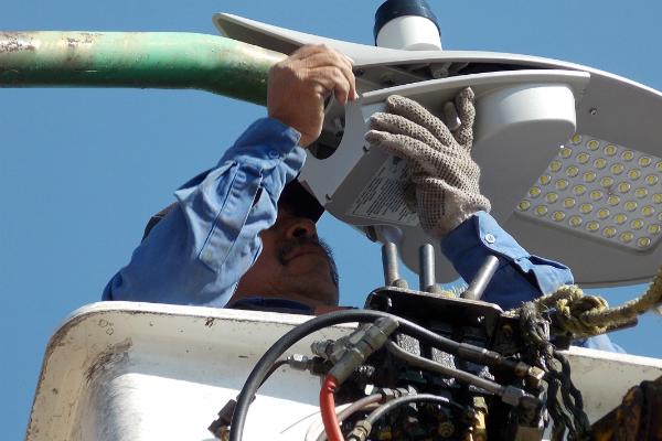 Alumbran a Colón con luces LED