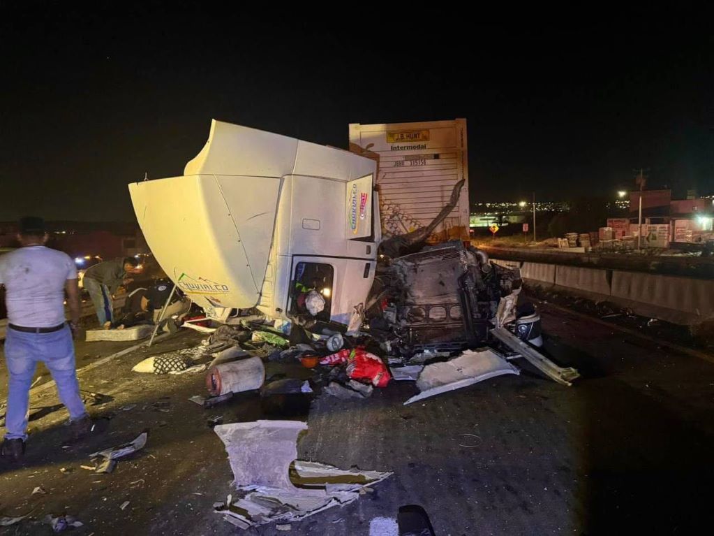 Accidente vehicular en la carretera Querétaro-San Luis deja una persona lesionada