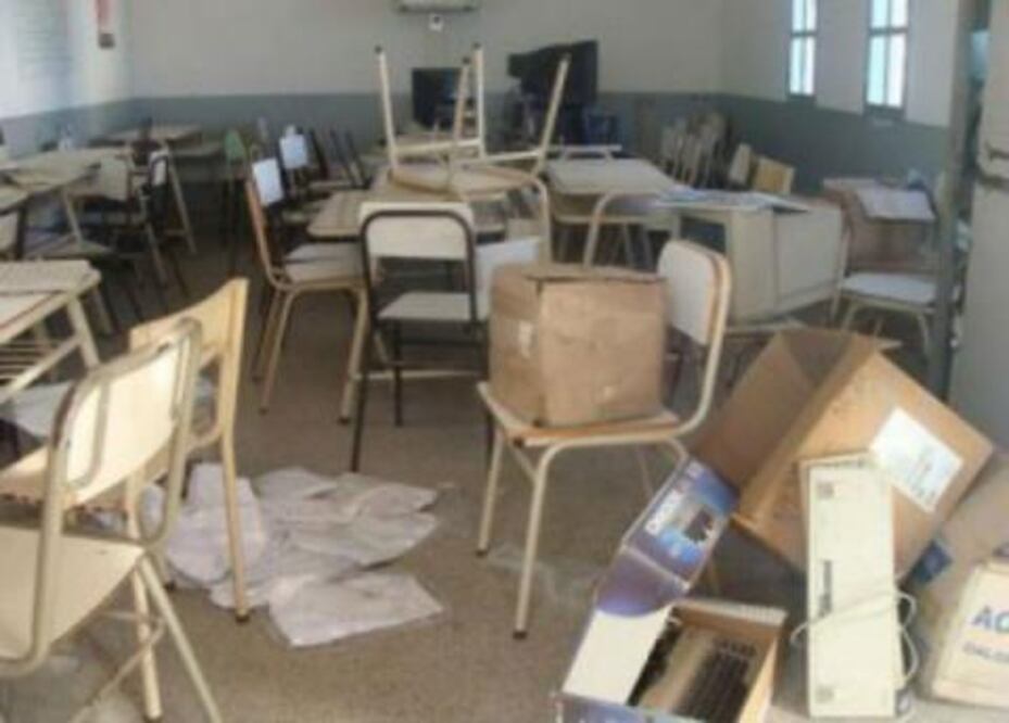 Escuelas sufren saqueos