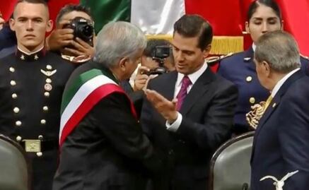 Despiden a EPN tras cantar el Himno Nacional