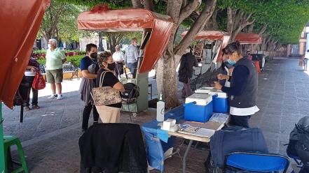 Adultos mayores ponen el ejemplo para vacunarse contra la Influenza