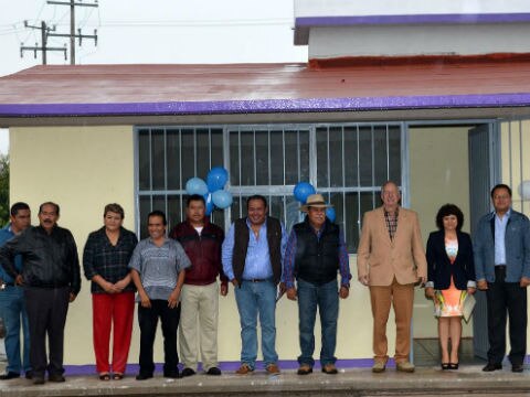 Enrique Vega entrega infraestructura escolar