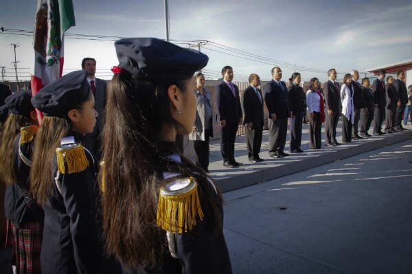 Entregan obras en escuela