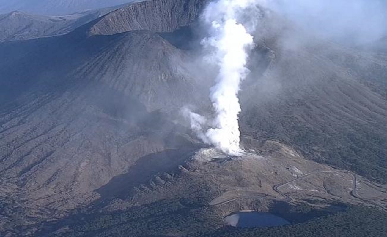 Volcán en Japón hace erupción tras estar 250 años inactivo