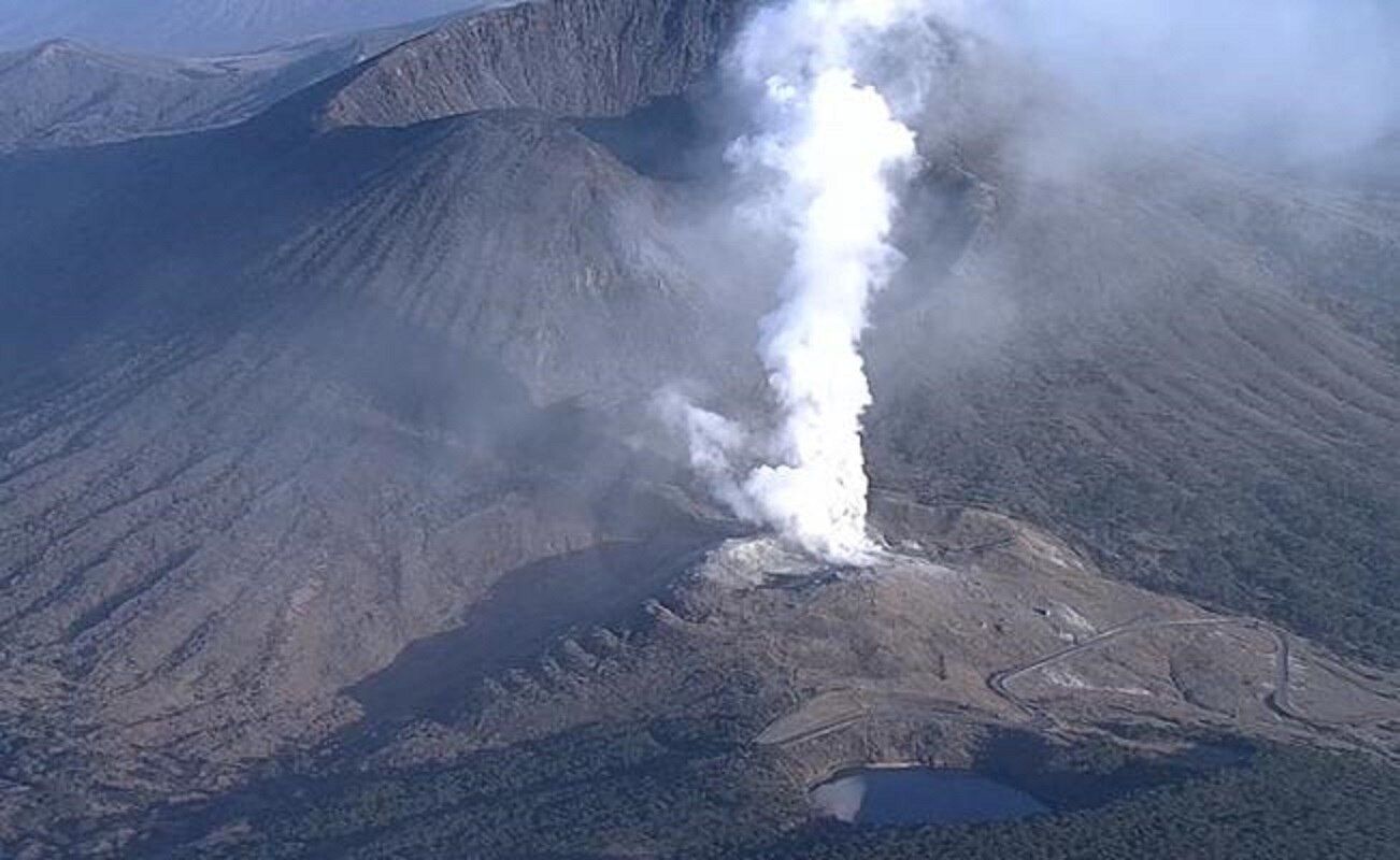 Volcán en Japón hace erupción tras estar 250 años inactivo