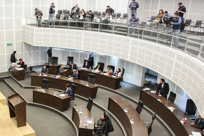 Pide Llamas terminar con rezago legislativo 