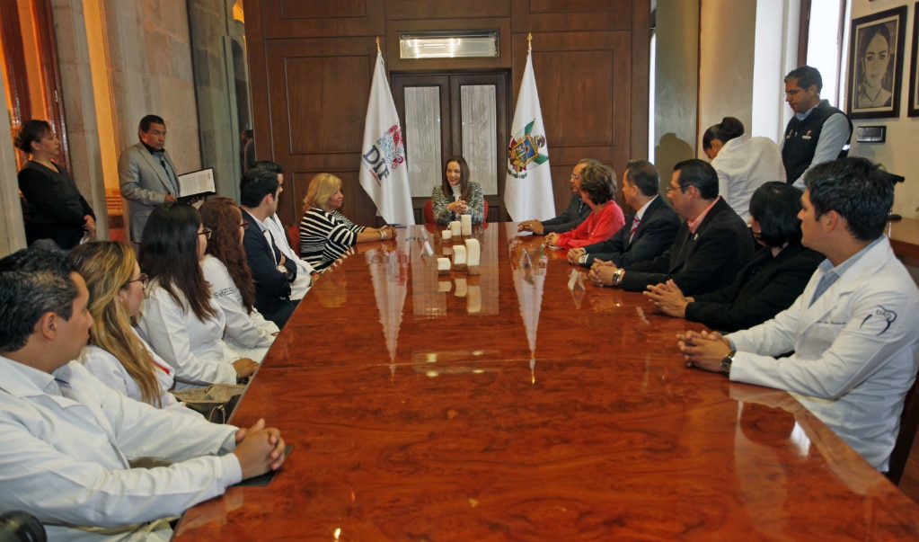 Se unen DIF estatal y UAQ 