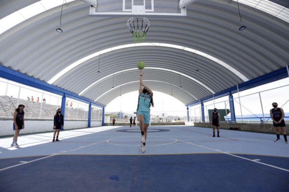  Gobernador inyecta recursos al deporte 