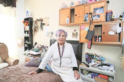 Sin glamour ni dinero, artistas llegan a la vejez