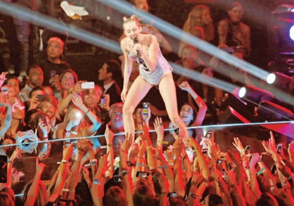 Entre La Reina y La Princesa, dice Miley