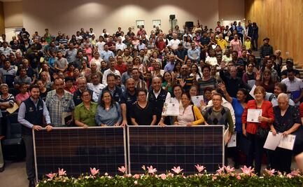 Entrega Aguilar Vega paneles solares