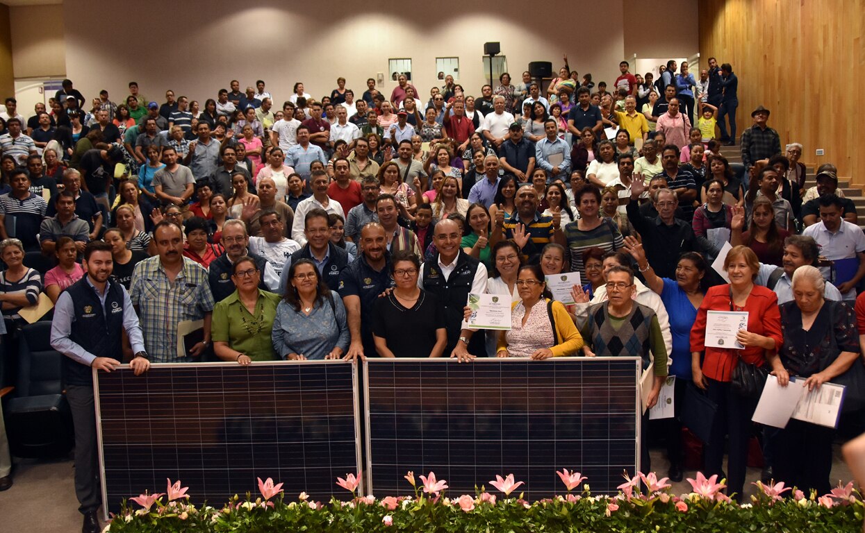 Entrega Aguilar Vega paneles solares