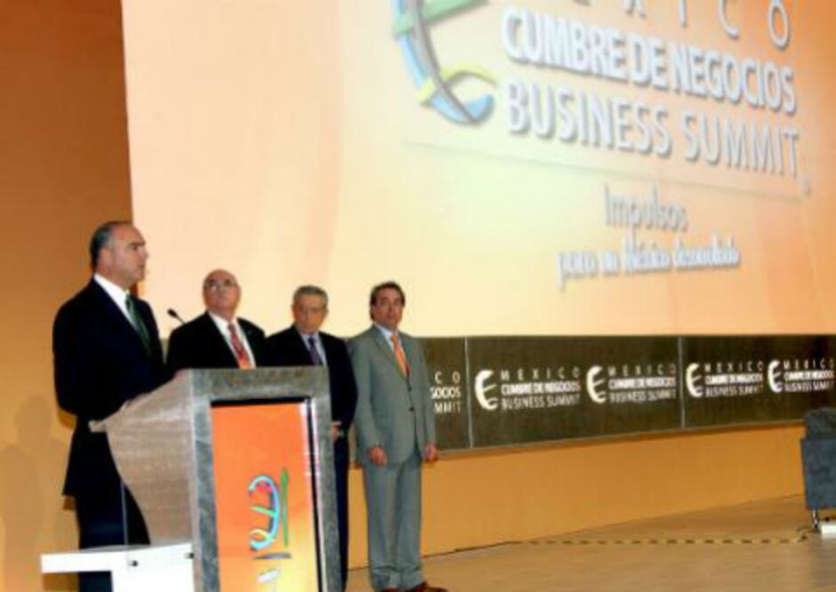 Participa JCR en la Cumbre de Negocios