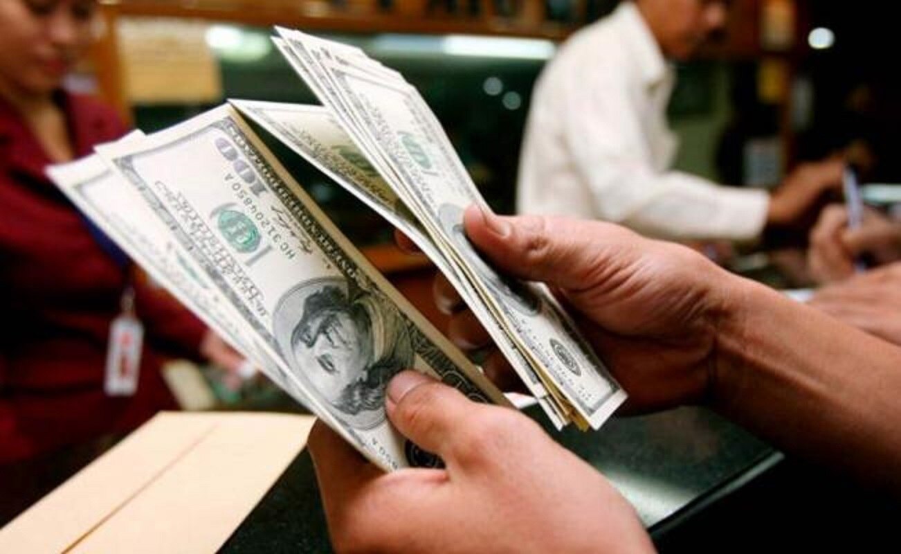 Dólar, otra vez por debajo de los $18