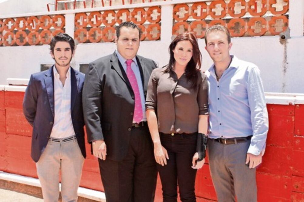 Anuncian la Corrida de Rejones en Sta María