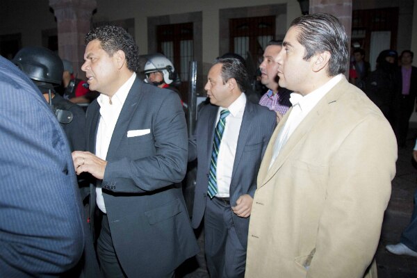 Justifican salida del Congreso