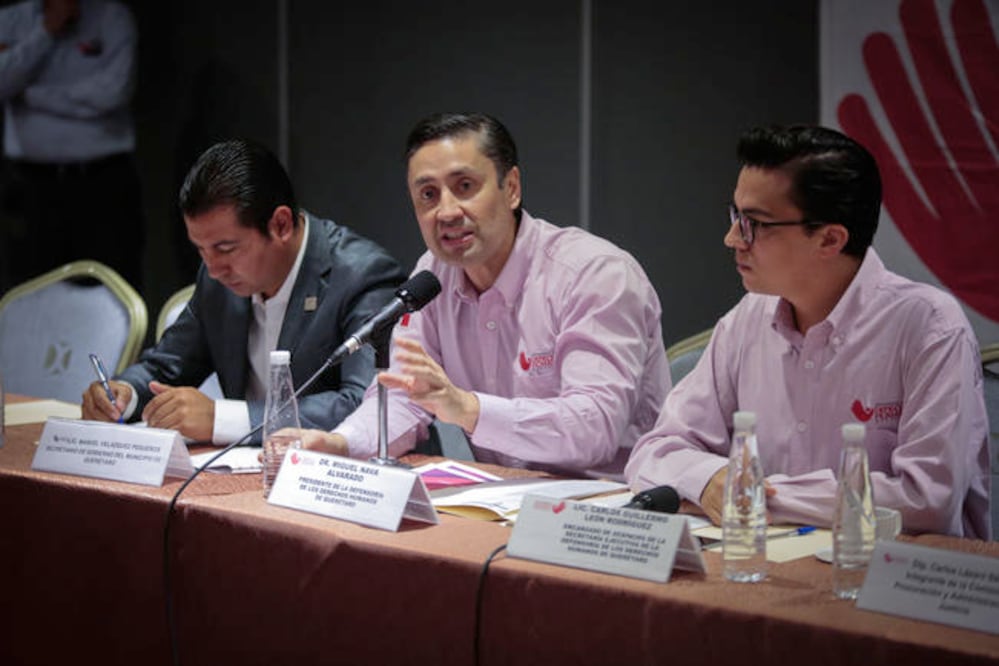 Miguel Nava Alvarado, defensor de los Derechos Humanos en Querétaro, señala que el panorama es desolador para la niñez. (FOTO: VÍCTOR PICHARDO. EL UNIVERSAL)