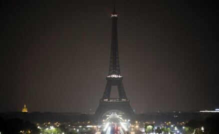 ​Torre Eiffel apaga sus luces por víctimas de Las Vegas