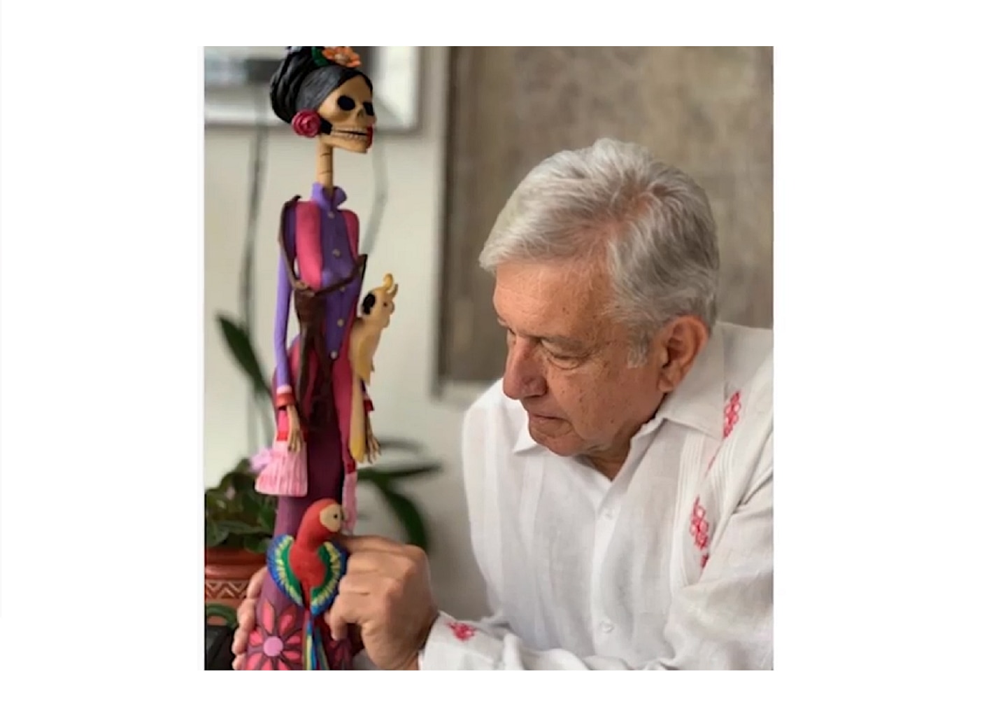 AMLO estrena Instagram con imagen sobre Día de Muertos