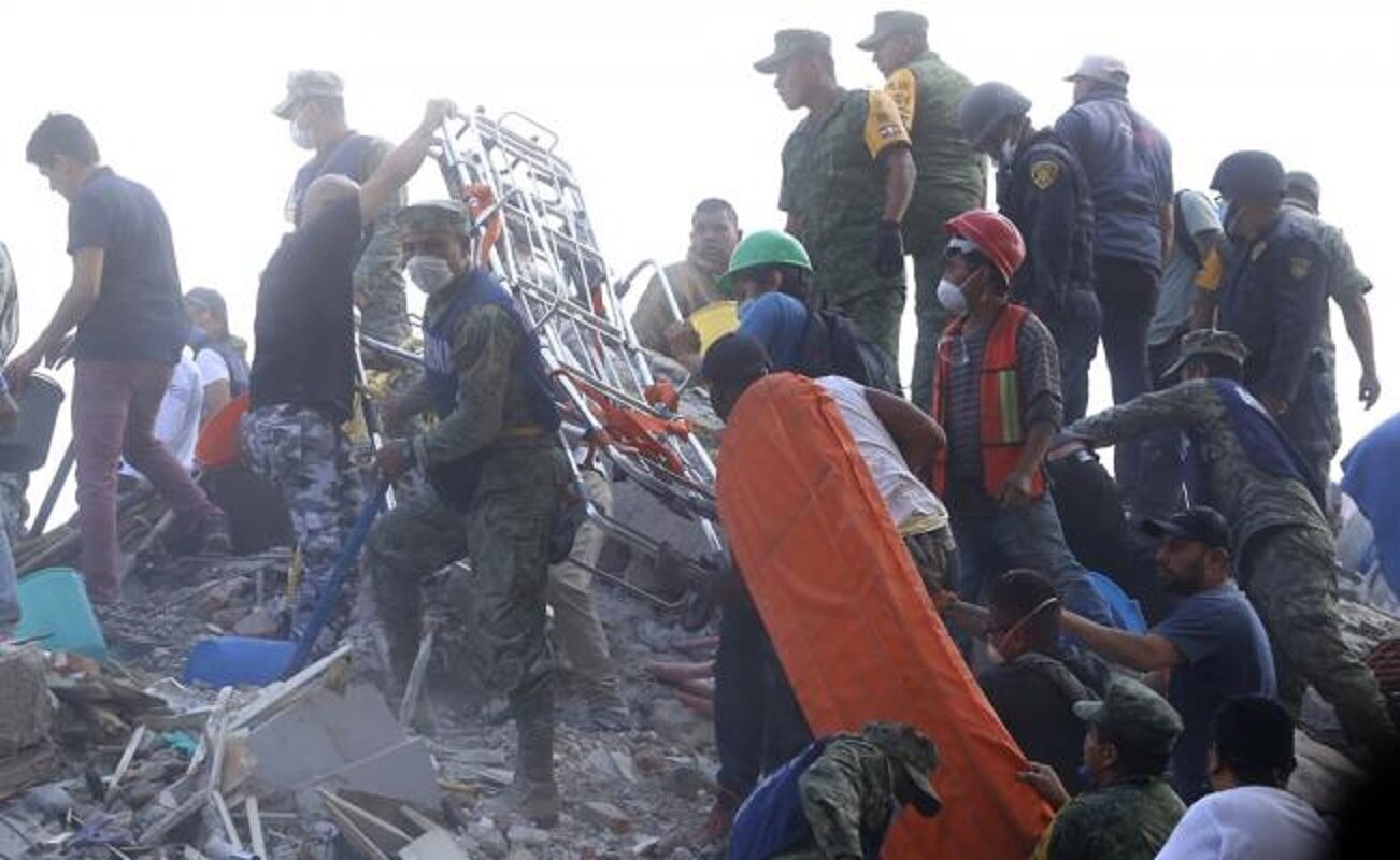 Establece Peña Nieto rescate de personas como prioridad