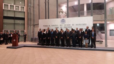 Toma protesta primer fiscal del estado